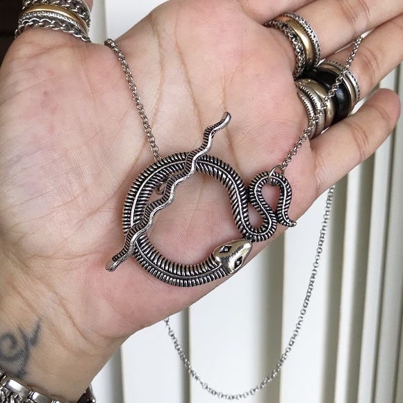 Silver snake toggle clasp choker necklace - Picture 4 of 12